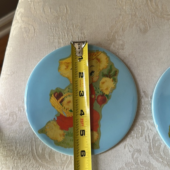 Vintage round Wheeling farmer teddy bear nursery rhyme trivet set, 1950s - Picture 10 of 11